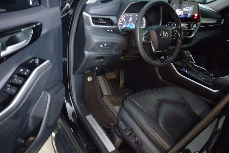 Used Toyota Highlander 2024 2.5L Smart Electric Hybrid Dual-Motor Two-Wheel Drive Luxury Version 7 Seats
