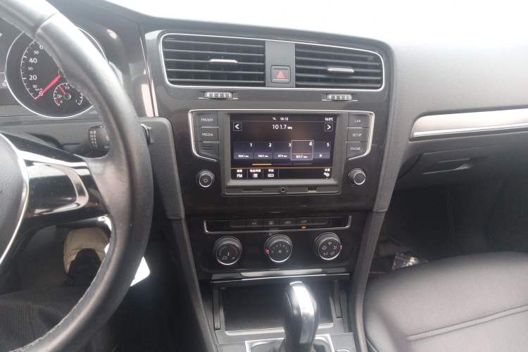 Used Volkswagen Golf 2017 1.6L Automatic Comfort Million-Vehicle Anniversary Edition
