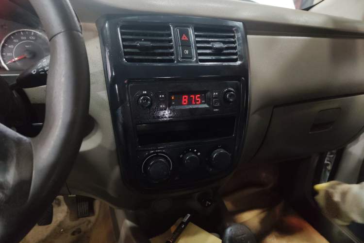 Used Wuling Rongguang V 2016 1.5L Practical Version Non-Power-Assisted