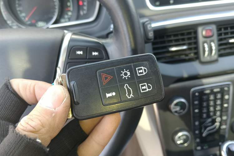 Used Volvo V40 2015 1.6T Zhiya Edition
