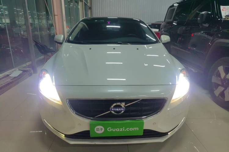 Used Volvo V40 2016 T3 Zhiyi Edition

