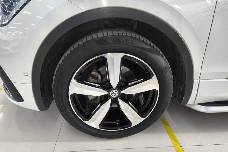 Used Volkswagen Tiguan L 2022 330TSI Automatic Two-Wheel Drive R-Line Enhanced Edition
