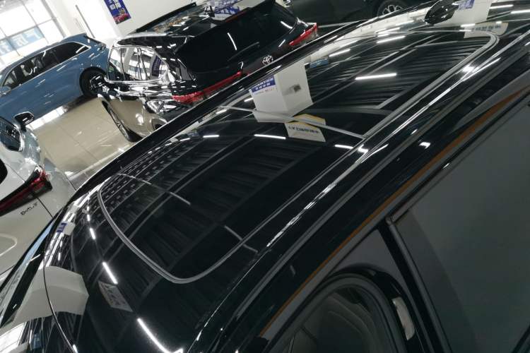 Used Volvo XC60 New Energy 2025 Plug-in Hybrid Long-Range All-Wheel Drive Zhiyuan Extreme Night Black Edition
