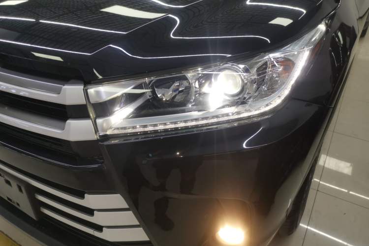 Used Toyota Highlander 2018 2.0T Four-Wheel Drive Luxury Version 7 Seats China VI Standard
