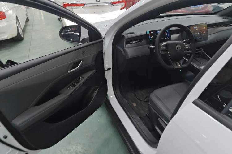 Used BYD Qin PLUS 2025 DM-i Smart Drive 55KM Leading Model
