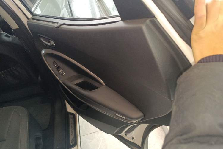 Used Hyundai Santa Fe Classic 2013 3.0L 4x4 Premium Edition 7-Seater Euro IV
