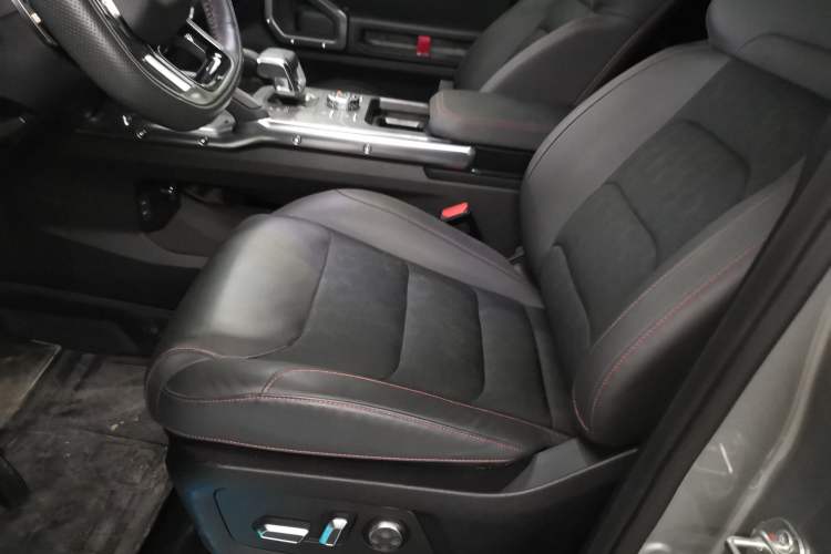 Used JETOUR Traveler 2024 2.0T All-Wheel-Drive Silver Dragon Wings