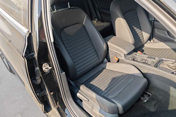 Used Volkswagen Magotan 2025 Zhongxiang Version 280TSI DSG Comfort Edition
