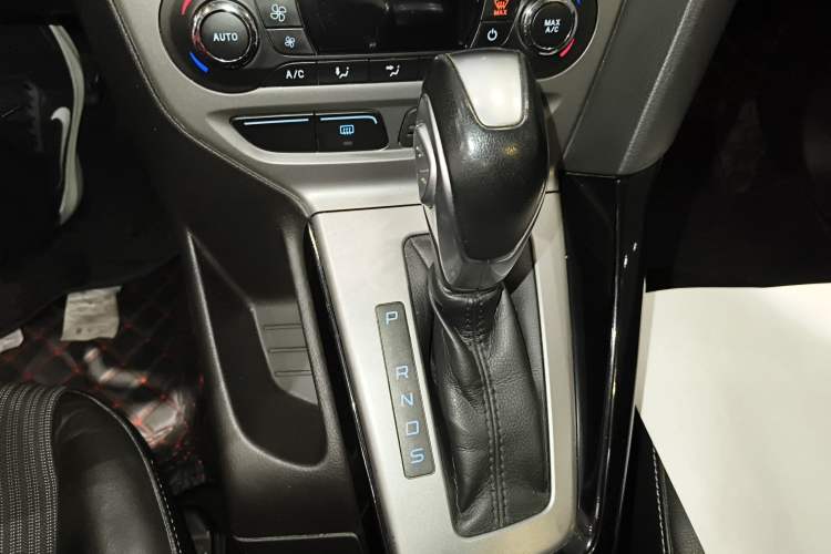 Used Ford Focus 2012 Sedan 1.6L Automatic Fashion Edition
