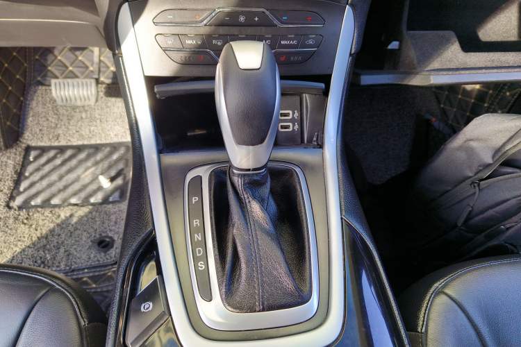 Used Ford Edge 2016 EcoBoost 245 Two-Wheel-Drive Titanium 7-Seater
