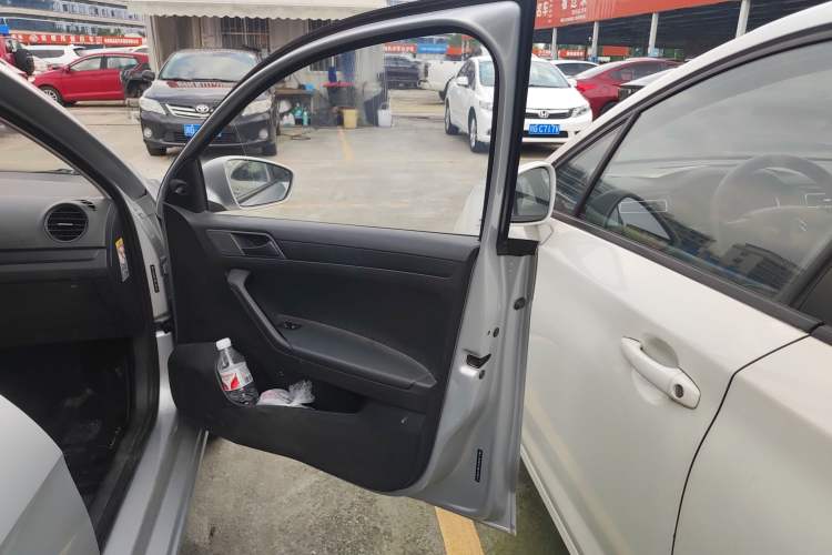 Used Volkswagen Jetta 2013 1.6L Manual Fashion Edition