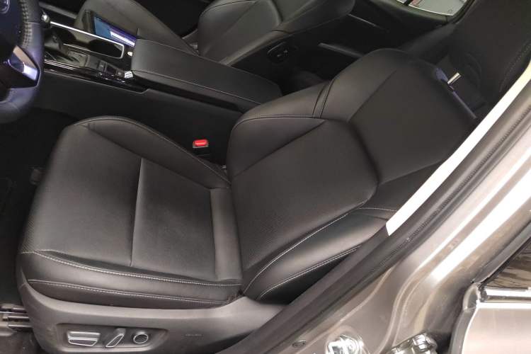 Used Toyota Camry 2024 Dual-Motor 2.0 HGVP Luxury Edition