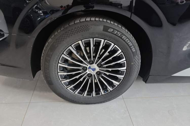 Used Denza D9 2024 DM-i 980 Four-Wheel Drive Prestige Model
