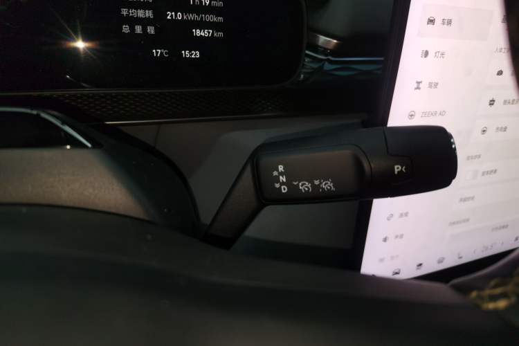 Used Zeekr 7X 2025 100 kWh Long-Range Rear-Wheel Drive with Intelligent Driving Features
