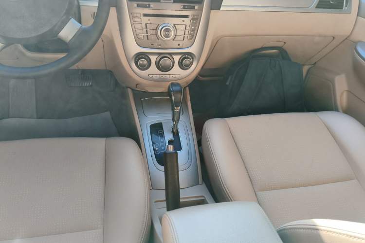 Used Buick Excelle 2013 1.5L Automatic Classic Model
