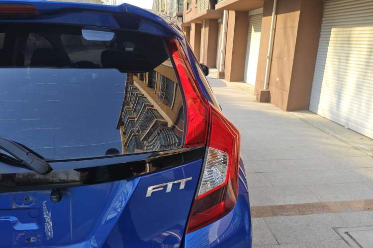 Used Honda Fit 2016 1.5L LXS CVT Comfort Sunroof Version
