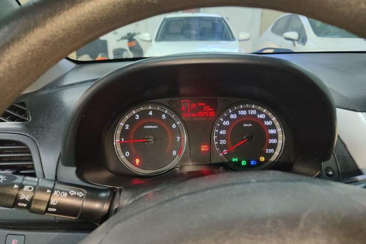 Used Hyundai Verna Ray 2014 1.4L Automatic TOP