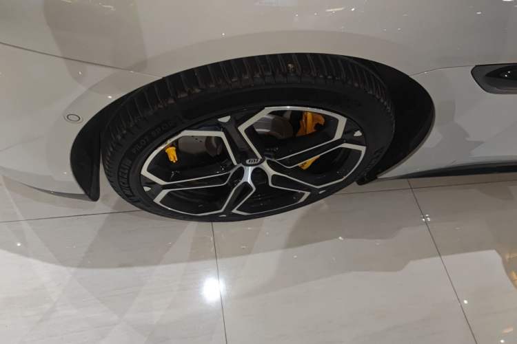 Used  SU7 2024 Rear-Drive Ultra-Long Range Advanced Pro-Level Intelligent Driving Version
