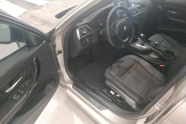 Used BMW 3 Series 2017 320Li Fashion Model
