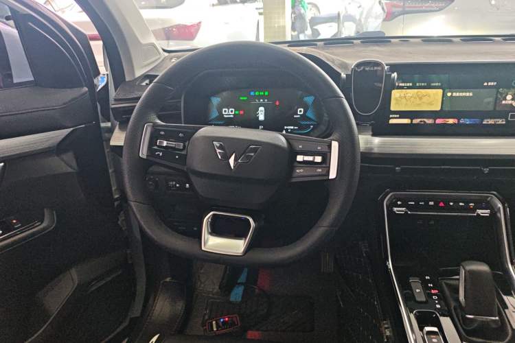 Used Wuling Asta 2022 2.0L DHT Electric-Speed Version
