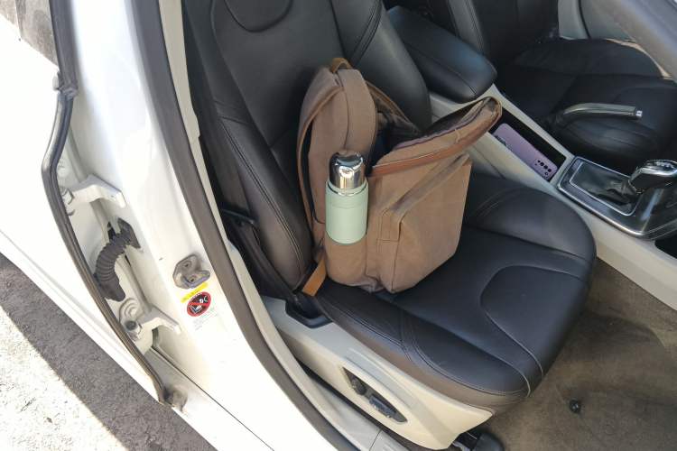 Used Volvo V40 2015 1.6T Zhiya Edition
