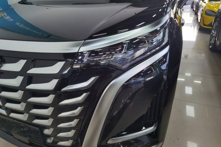 Used Denza D9 2025 DM-i Smart Drive 1100 Luxury Model