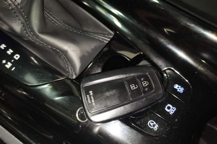 Used Toyota IZOA 2018 2.0L Yichi Version China VI Standard