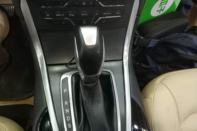 Used Ford Edge 2016 EcoBoost 245 Two-Wheel-Drive Titanium 7-Seater
