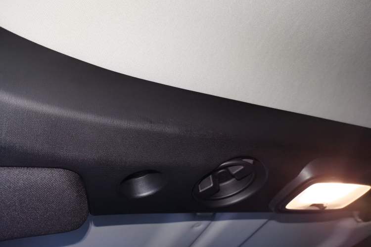 Used  BJ40 2023 2.0T Automatic Four-Wheel Drive Urban Hunter Edition Chivalrous Type
