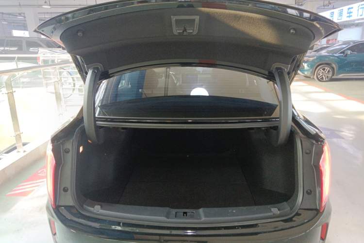 Used Hongqi E-QM5 2024 610 km PLUS
