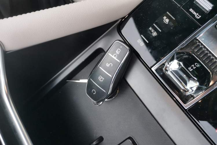 Used BYD Song PLUS New Energy 2025 DM-i Smart Drive 112KM Prestige Model
