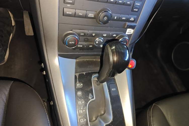 Used Chevrolet Captiva 2015 2.4L 4x4 Flagship Edition 7-Seater
