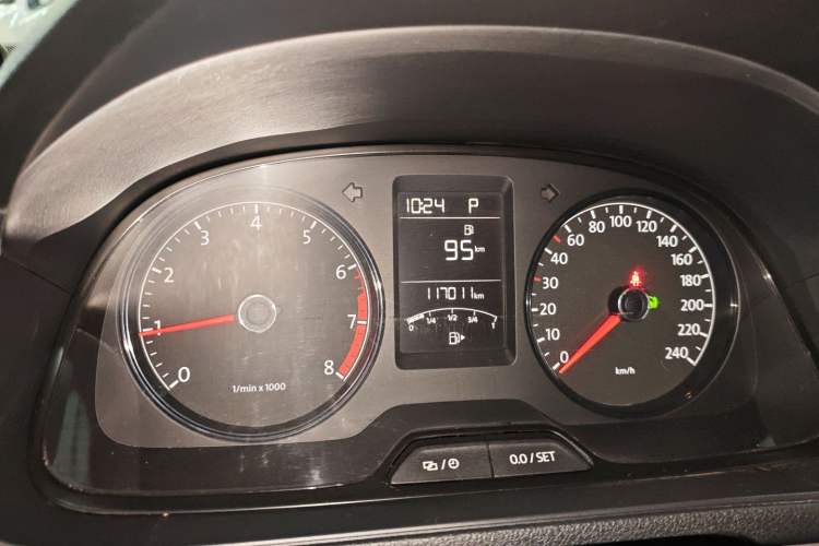 Used Volkswagen Gran Lavida 2013 1.6L Automatic Fashion Model
