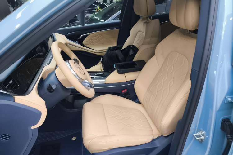 Used VOYAH FREE 2021 Four-Wheel Drive Standard Range-Extended Exclusive Luxury Package
