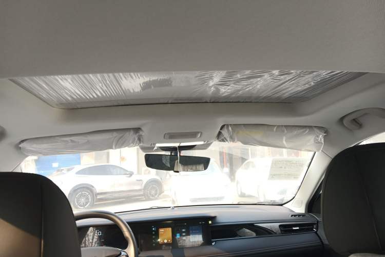 Used Roewe i5 2023 1.5L CVT Luxury Edition
