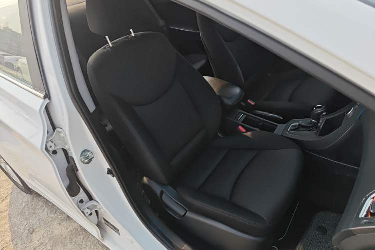 Used Hyundai Elantra 2016 1.6L Automatic Smart Version
