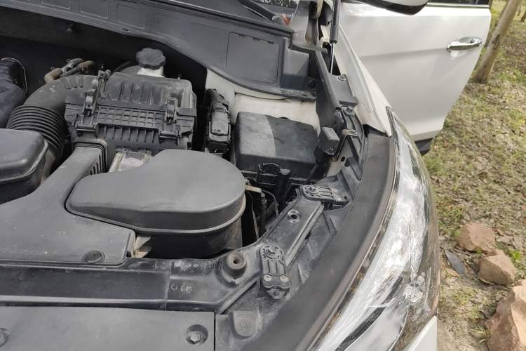 Used Hyundai Santa Fe 2015 2.4L Automatic Two-Wheel Drive Smart Version 5 Seats
