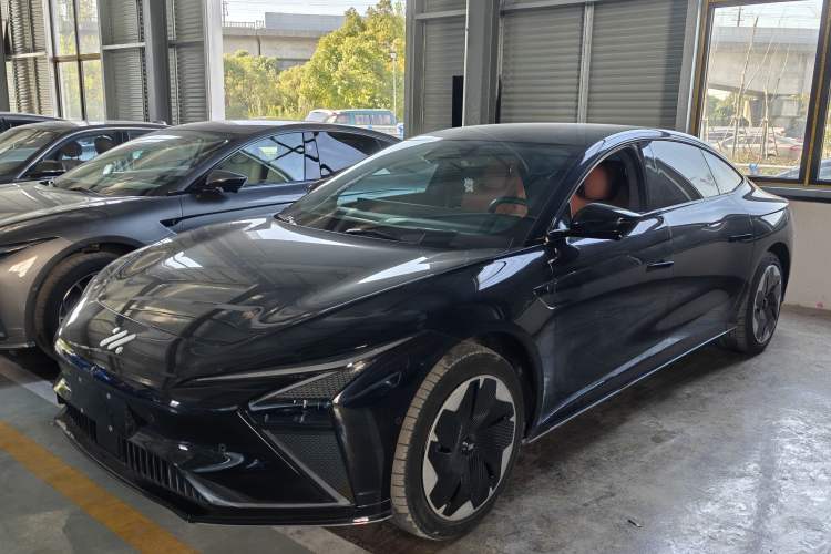 Used  L7 2022 Dynamic Model
