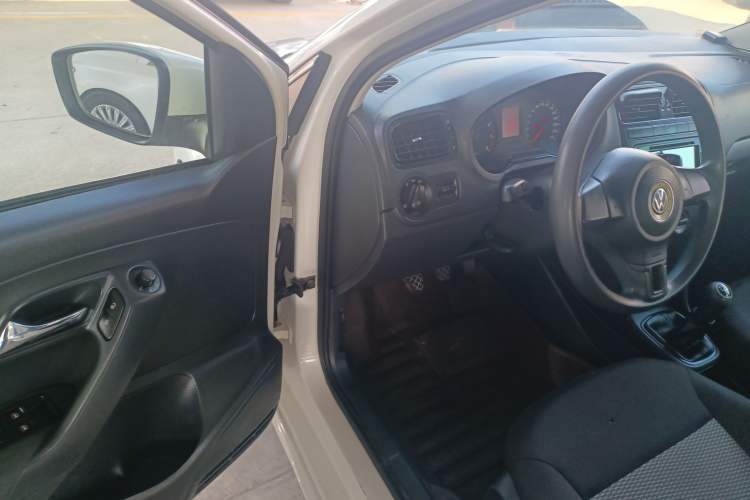 Used Volkswagen Polo 2013 1.4L Manual Fashion Edition