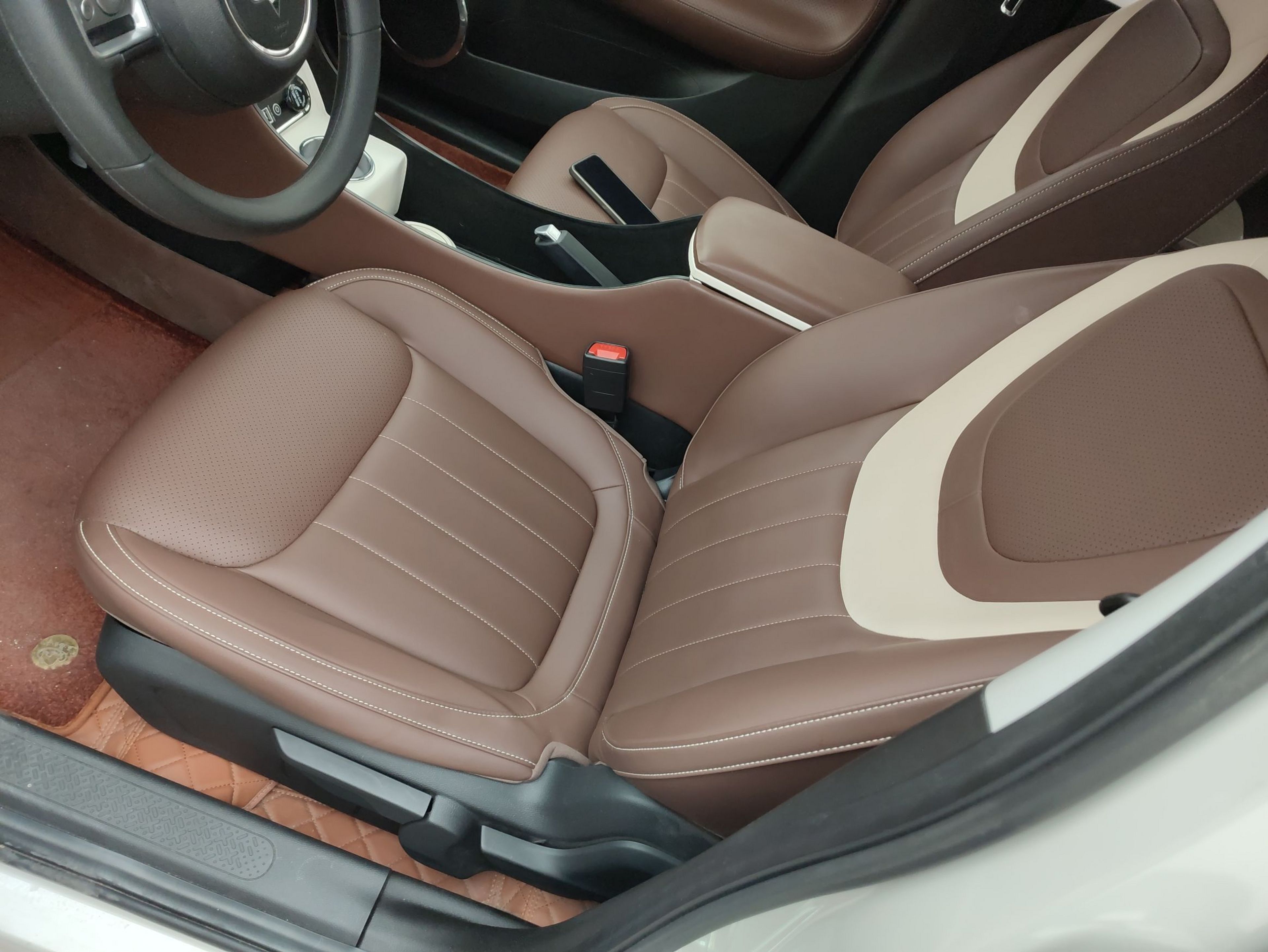 Переднее сиденье в автомобиле