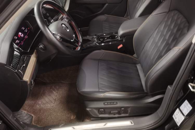 Used Volkswagen Passat 2019 330TSI Luxury Edition China VI Standard
