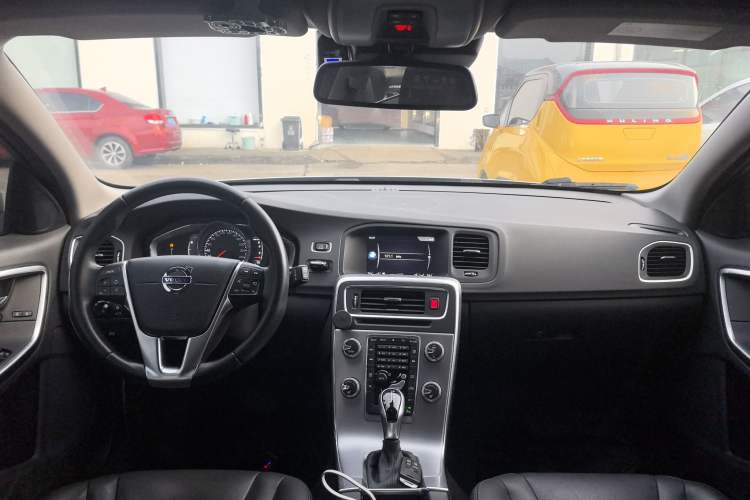 Used Volvo V60 2017 T5 Zhiyi Edition China V Standard