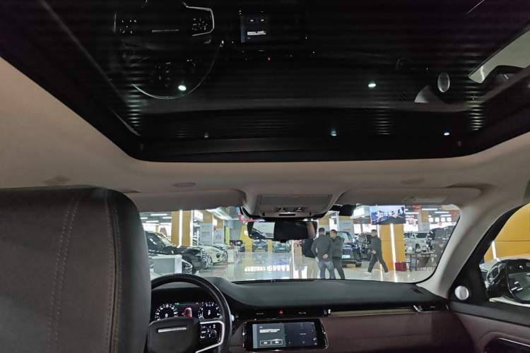 Used Land Rover Range Rover Evoque 2021 Range Rover Velar 249 PS R-Dynamic HSE Luxury Edition