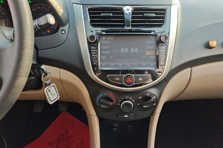 Used Hyundai Verna 2014 1.4L Manual Smart GLS Trim
