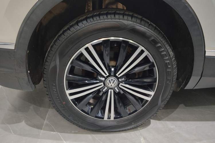 Used Volkswagen Tiguan L 2019 330TSI Automatic Two-Wheel Drive Panoramic Comfort Edition China VI Standard
