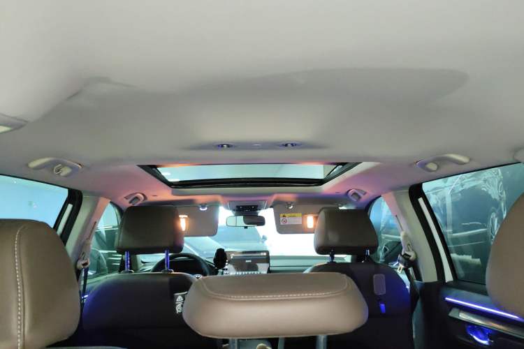 Used Honda CR-V 2023 240TURBO Two-Wheel-Drive Luxury Version 5 Seats
