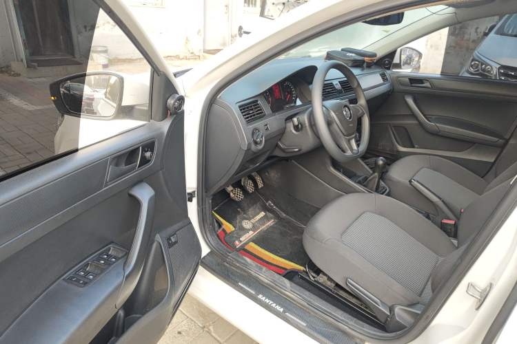 Used Volkswagen Santana 2016 1.6L Manual Fashion Edition
