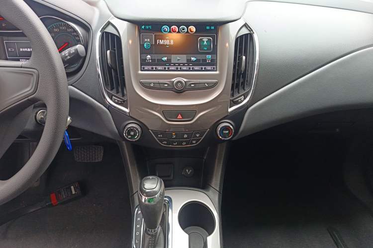 Used Chevrolet Cruze 2018 Hatchback 320 Automatic Pioneer Sunroof Edition
