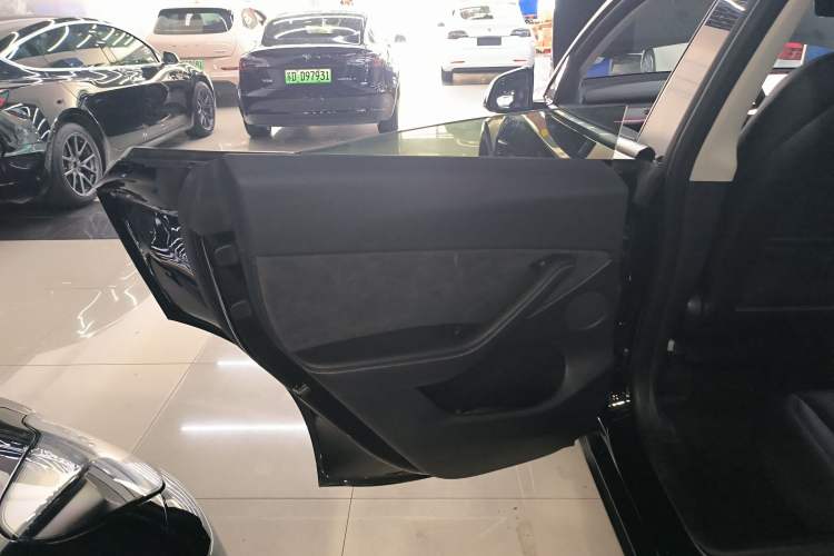 Used Tesla Model Y 2023 Rear-Wheel-Drive Version
