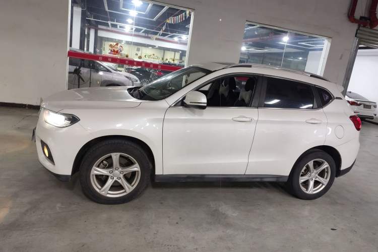 Used Haval H2 2018 Chuanxiang Edition Blue Badge 1.5T Dual-Clutch Two-Wheel Drive Fashionable Model
